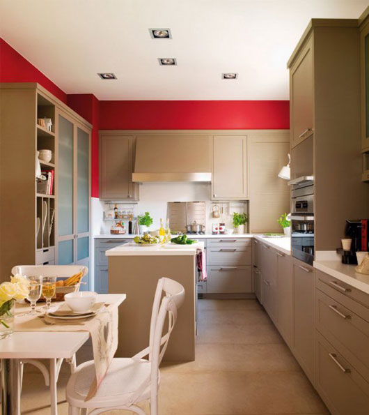 кухня 14 кв метров с островом красно-бежевого цвета