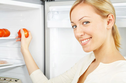 Как убрать запах в холодильнике в домашних условиях