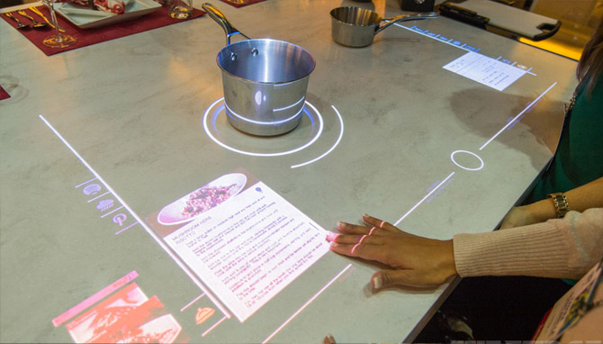 Интерактивные столы на кухне
