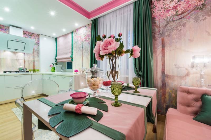 Зелено-розовый цвет в интерьере кухни