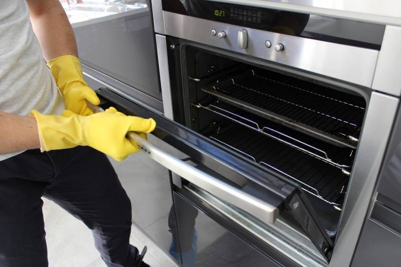 9 действенных способов отмыть духовку от пригоревшего жира и нагара