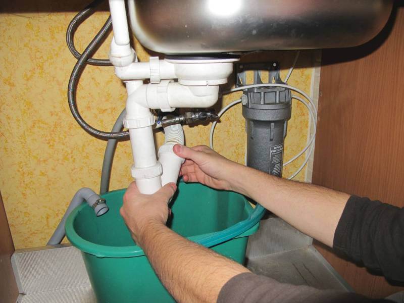8 способов прочистки труб на кухне от засора
