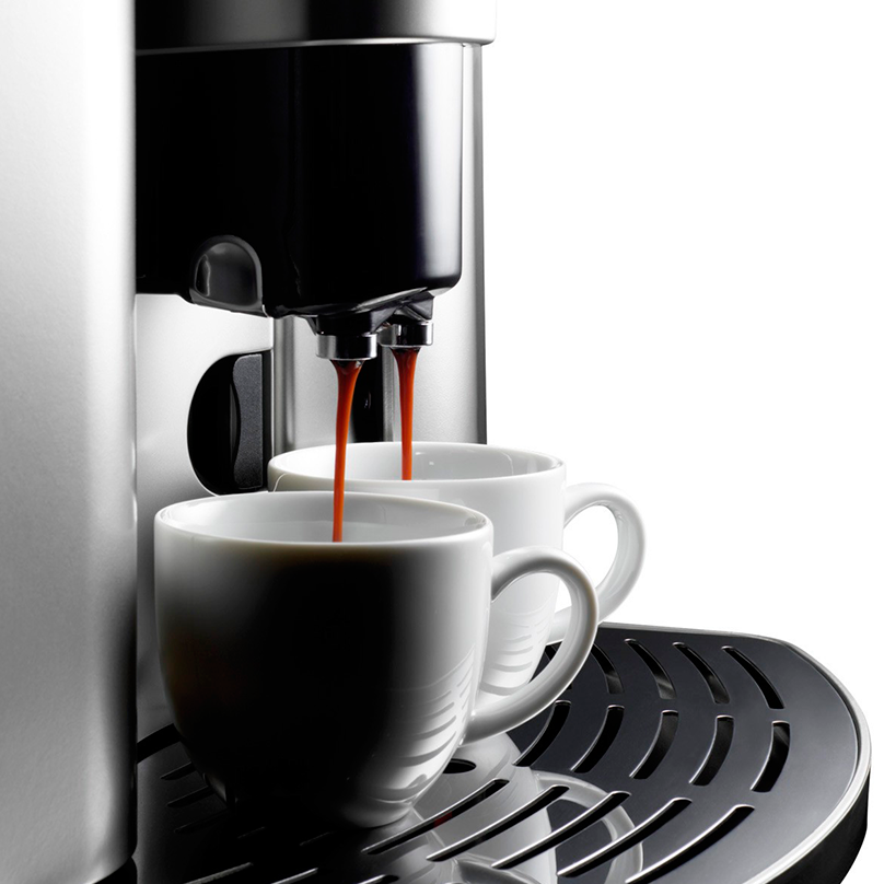 Идеальный кофе «Эспрессо» и «Капучино» прямо на вашей кухне: кофемашина D​e​’​L​o​n​g​h​i​ с капучинатором на фото
				