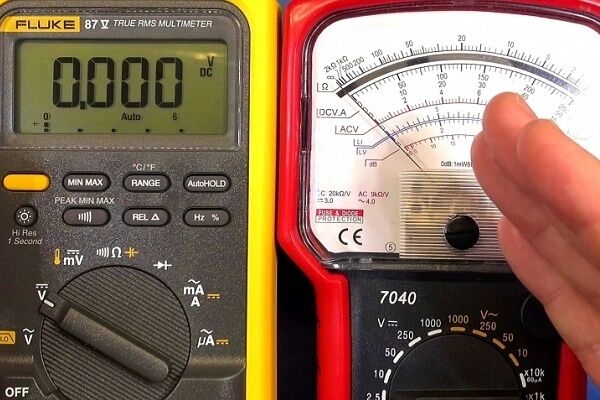 Как проверить напряжение в розетке мультиметром: правила измерения