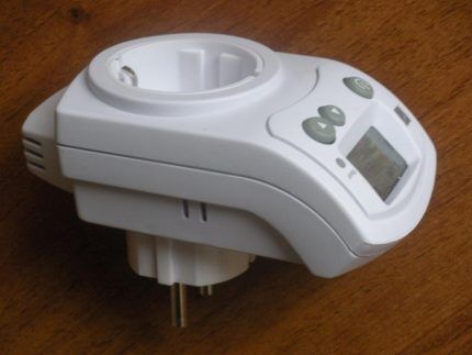 Терморегулятор в розетку для бытовых обогревателей: виды, устройство, советы по выбору