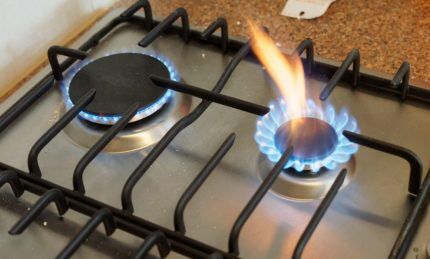 Почему коптит газовая плита с баллоном пропана: основные поломки и рекомендации по устранению