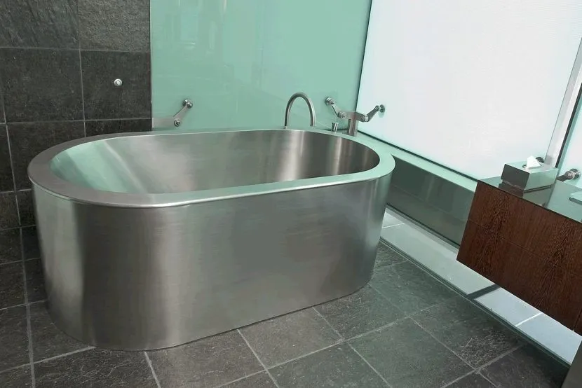 Какая ванна лучше, акриловая или стальная: критерии выбора подходящей сантехники